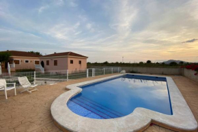 Villa Dolores, un chalet con piscina y barbacoa en la huerta del Segura., Catral
